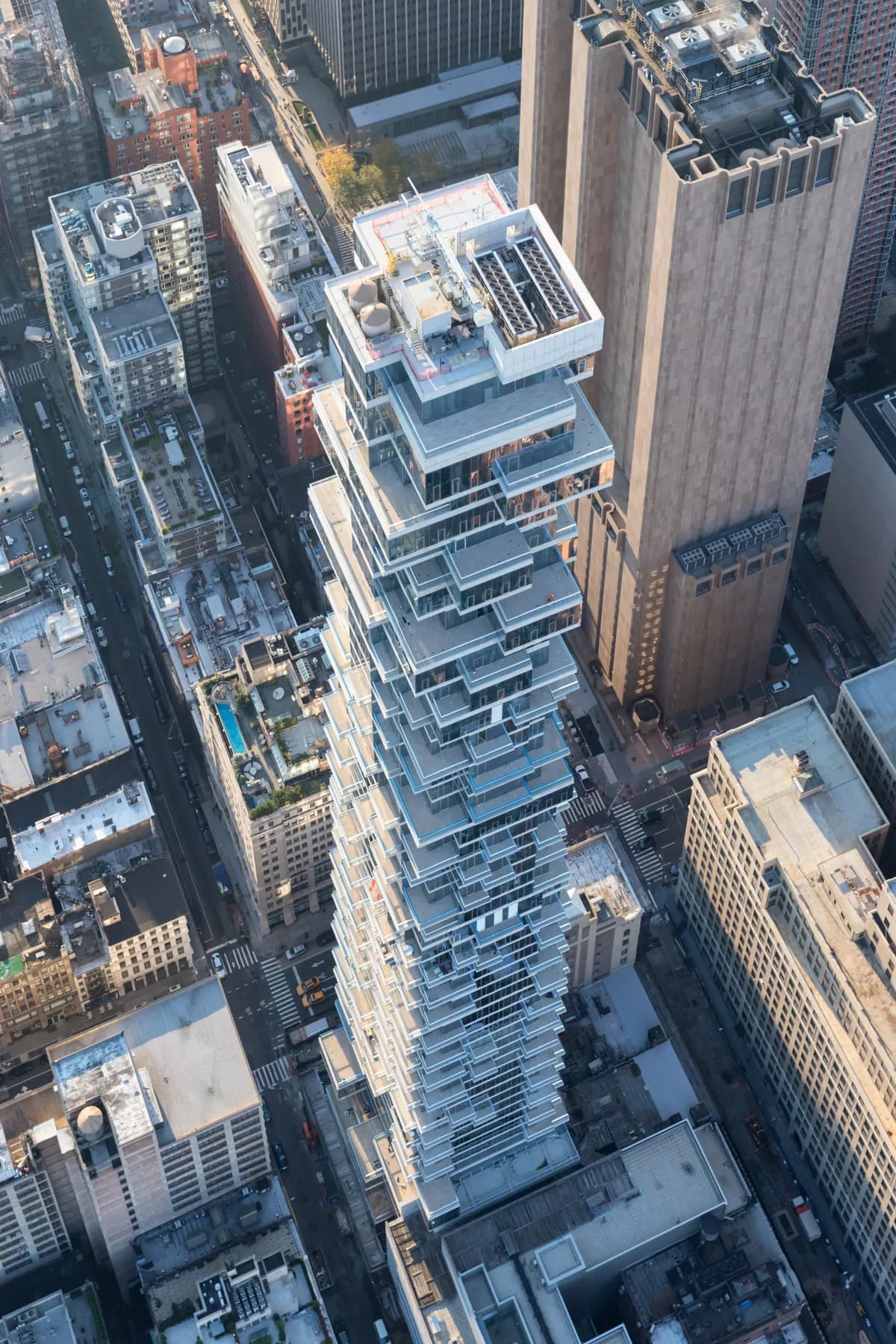 56 Leonard Street: üst katlardaki büyük konsolların havadan okunan düzeni