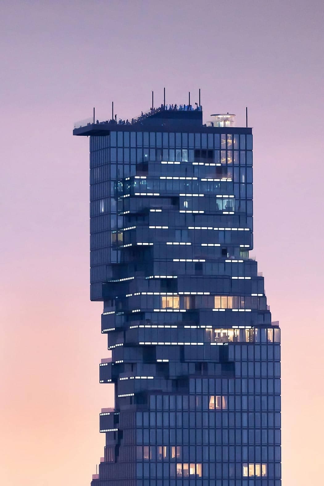 MahaNakhon’un üst katlarındaki pikselli teraslar