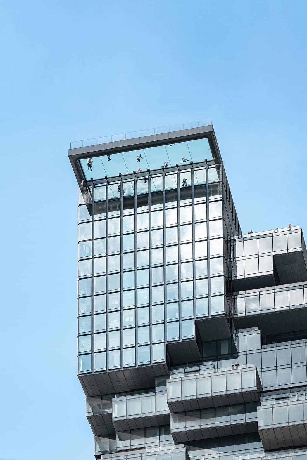 MahaNakhon’un çatıdaki cam tabanlı seyir terası