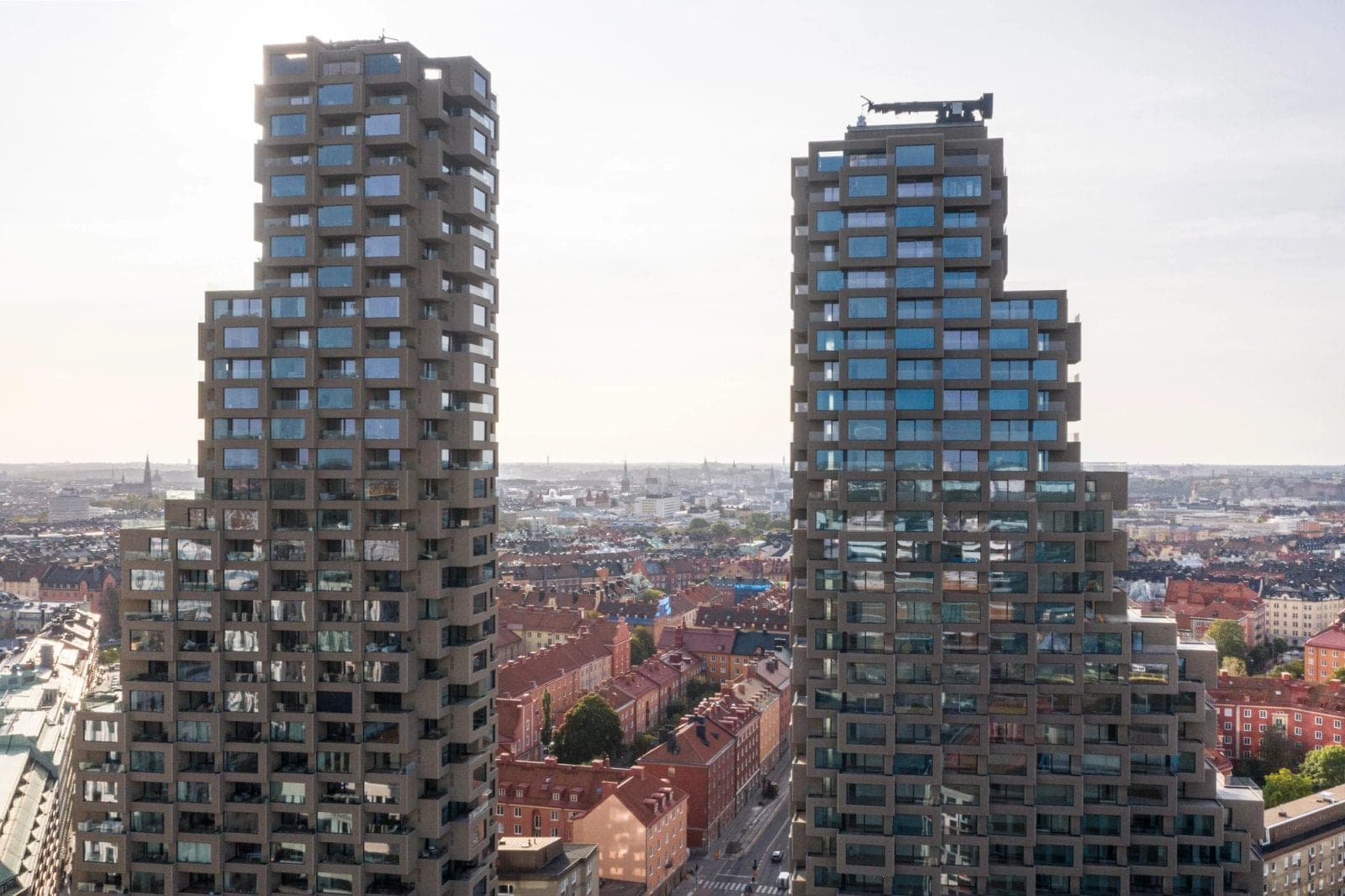 Norra Tornen: derin beton modülleriyle Norra Tornen kuleleri