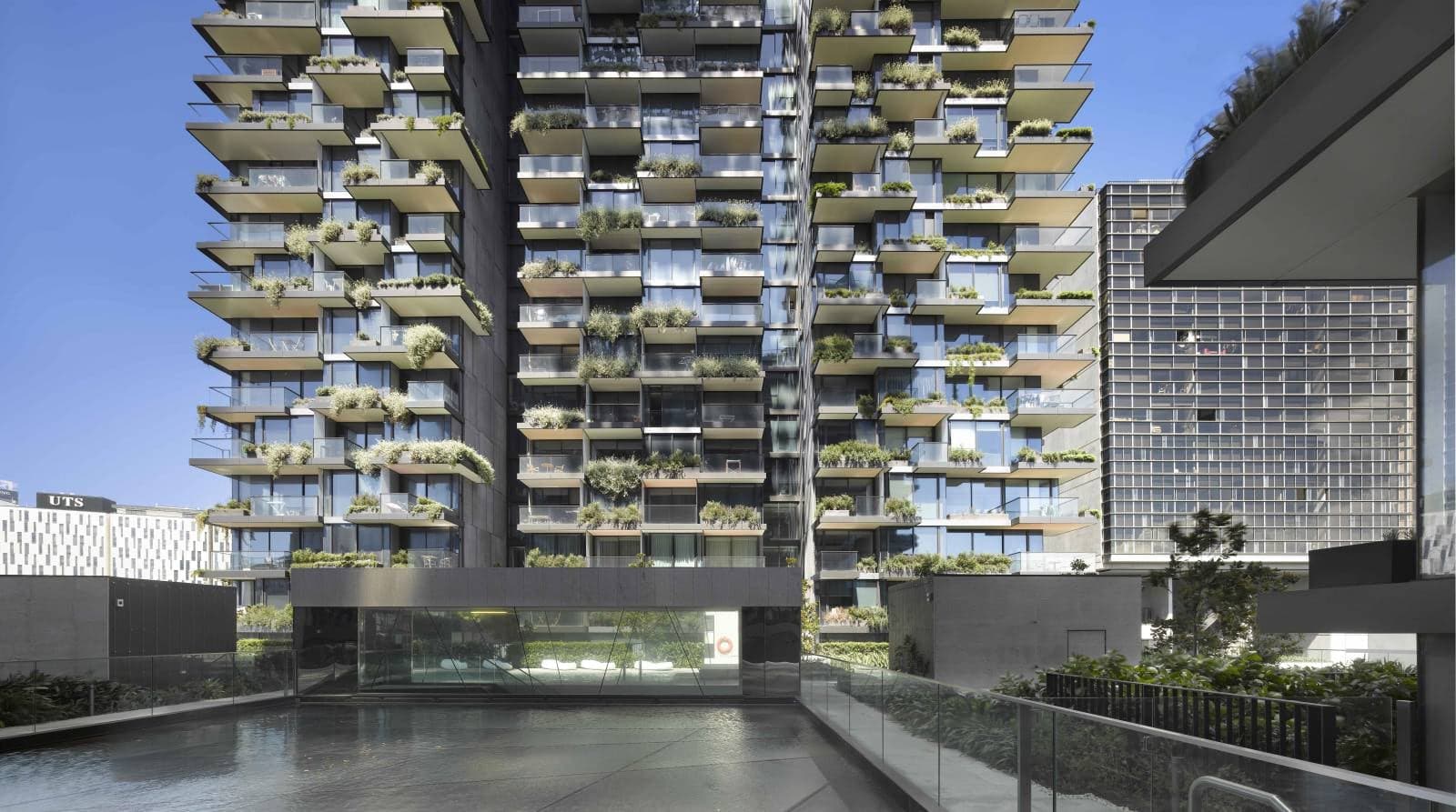 Chippendale Green üzerinden One Central Park kuleleri ve heliostat
