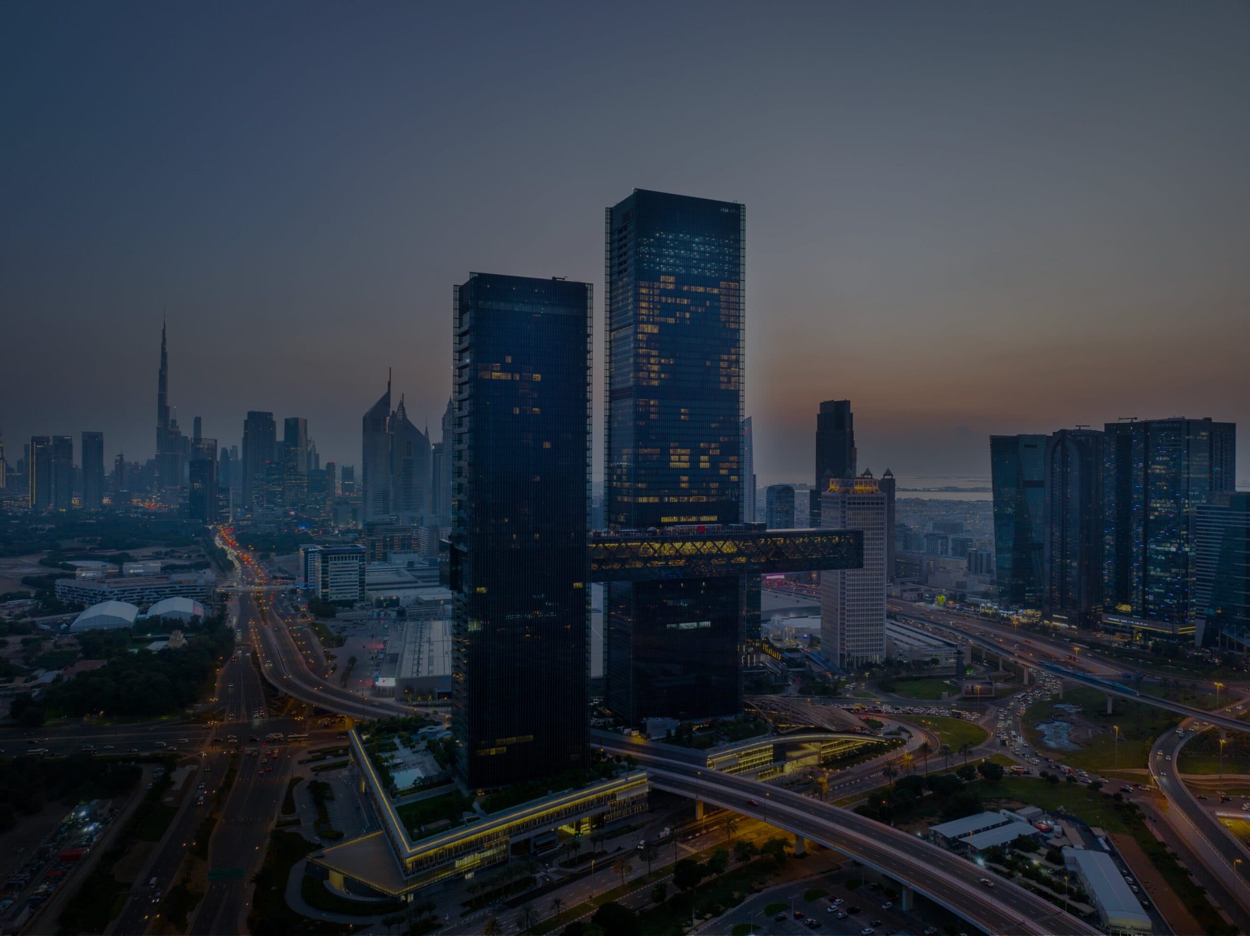 Dubai silüetinde The Link ile bağlanan One Za’abeel kuleleri