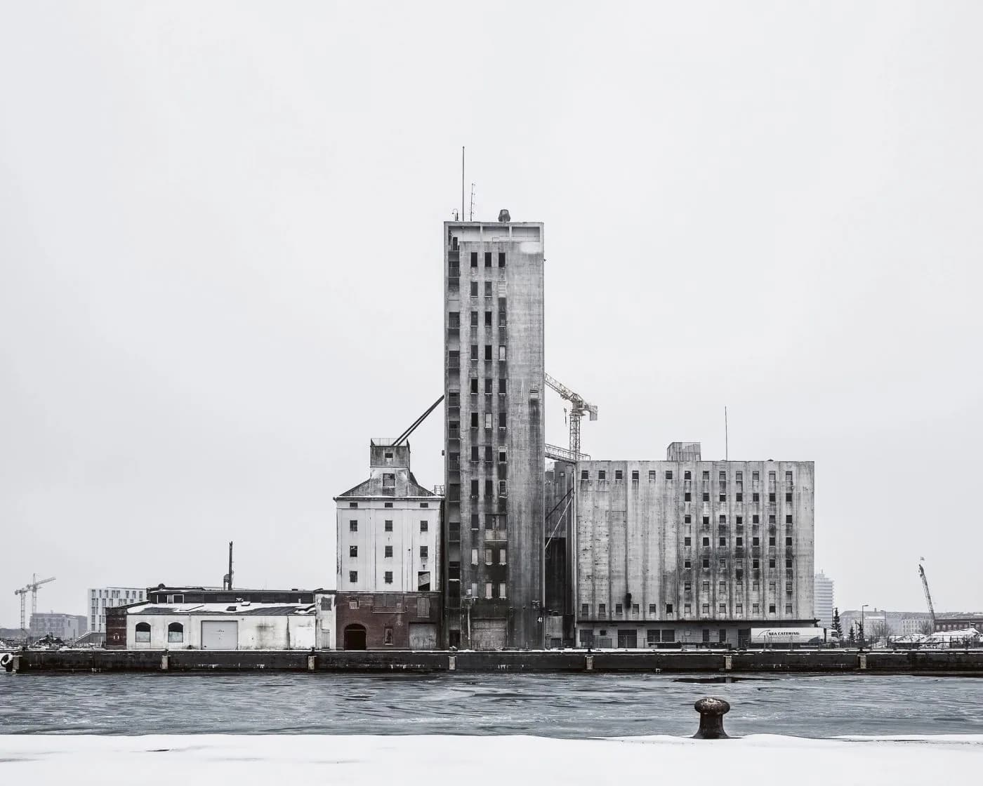The Silo: dönüşüm öncesinde Nordhavn kıyısındaki beton tahıl silosu