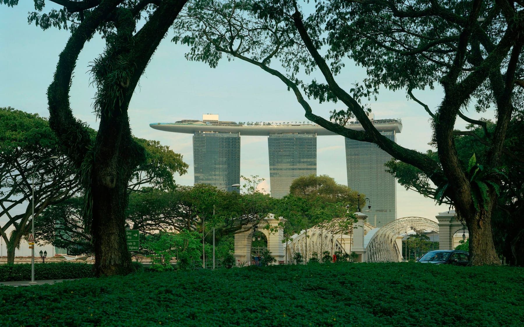 Esplanade Park yönünden Marina Bay Sands silüeti