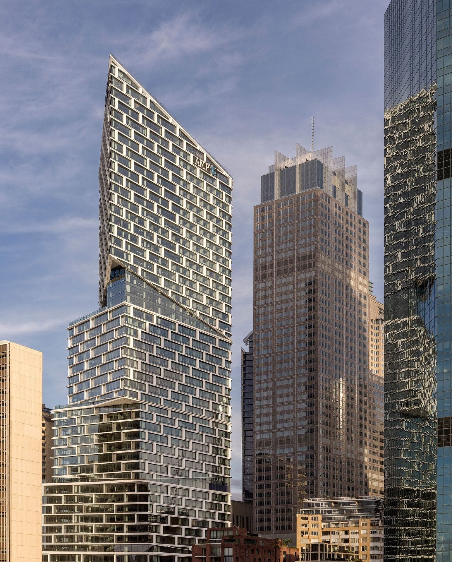 Quay Quarter Tower: birbirine göre döndürülerek üst üste konmuş kütlelerin oluşturduğu kule silüeti